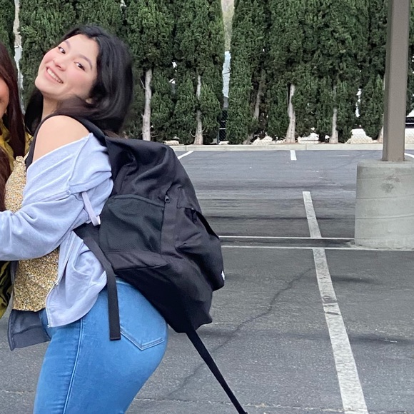 Cute floral top! - Picture 3 of 3